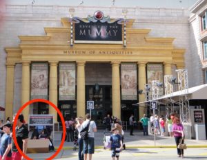 Test seat for revenge of the mummy at Universal Studios Is restrictive and very public.